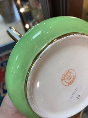 Lot 10 - A Bloor Derby bough pot and cover, painted in...