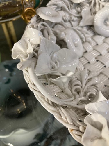 Lot 10 - A Bloor Derby bough pot and cover, painted in...