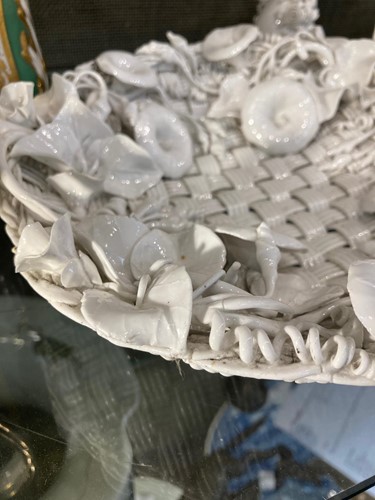 Lot 10 - A Bloor Derby bough pot and cover, painted in...