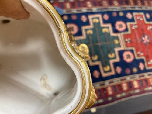 Lot 10 - A Bloor Derby bough pot and cover, painted in...