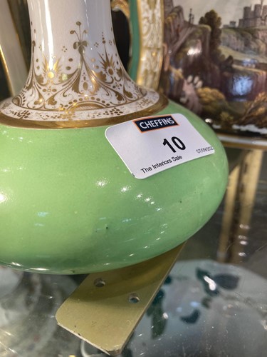 Lot 10 - A Bloor Derby bough pot and cover, painted in...
