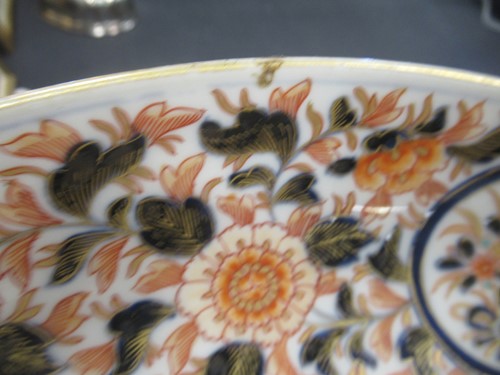 Lot 21 - An Imari pattern pedestal bowl, decorated with...