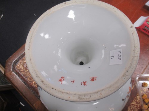 Lot 21 - An Imari pattern pedestal bowl, decorated with...