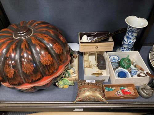 Lot 164 - A collection of various oriental items,...