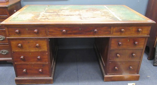Lot 540 - A Georgian style pedestal desk, 77 x 153 x 91cm
