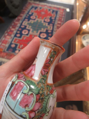 Lot 19 - A group of eight oriental porcelain items,...