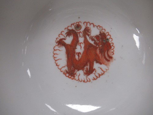 Lot 19 - A group of eight oriental porcelain items,...