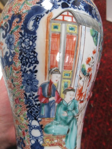Lot 19 - A group of eight oriental porcelain items,...