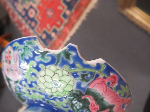 Lot 19 - A group of eight oriental porcelain items,...
