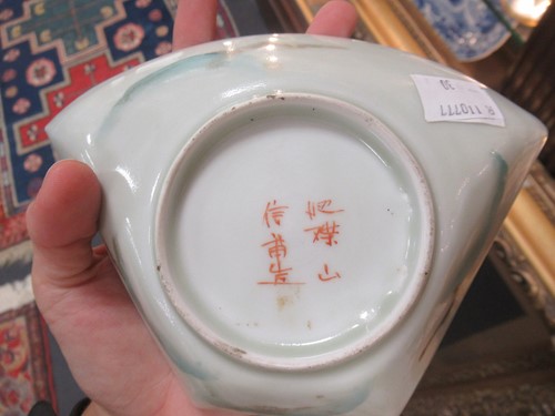 Lot 19 - A group of eight oriental porcelain items,...