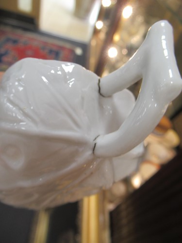 Lot 19 - A group of eight oriental porcelain items,...