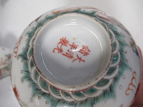 Lot 19 - A group of eight oriental porcelain items,...