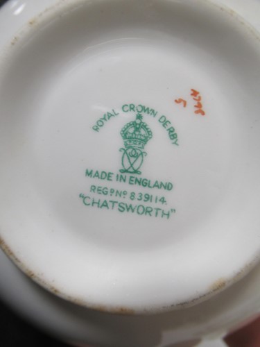 Lot 7 - A Royal Crown Derby Chatsworth part dinner...