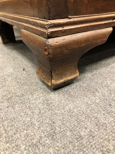 Lot 321 - A George III oak and mahogany dresser base