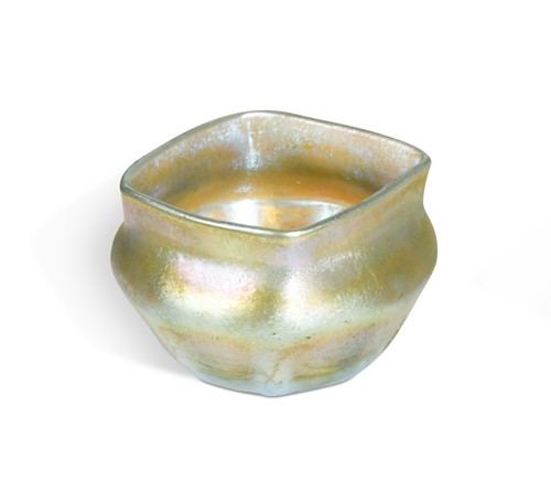 Lot 6 - A miniature Tiffany Favrile glass bowl