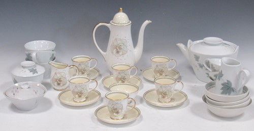 Lot 66 - A Susie Cooper bone china Azalea pattern part...