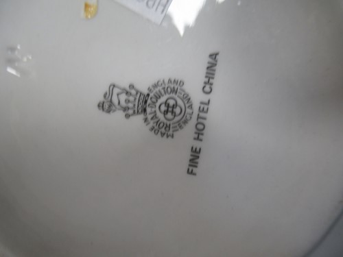 Lot 66 - A Susie Cooper bone china Azalea pattern part...