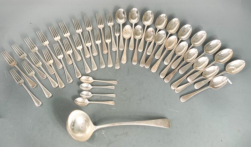 Lot 555 - A 49-piece set of George V silver flatware