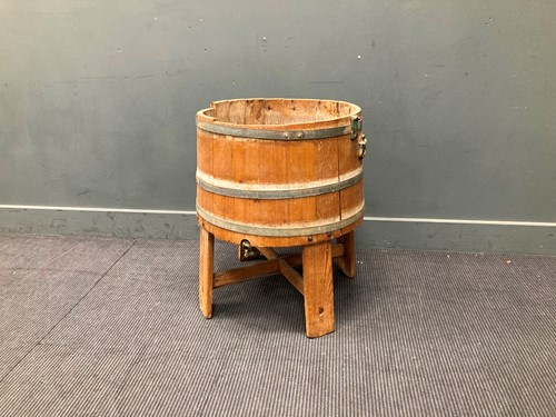 Lot 509 - A coopered pine cistern with side carrying...