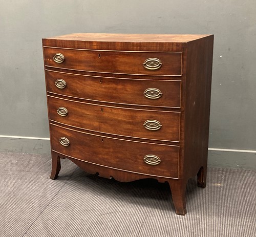 Lot 455 - A Regency bow front chest of drawers, 100 x...