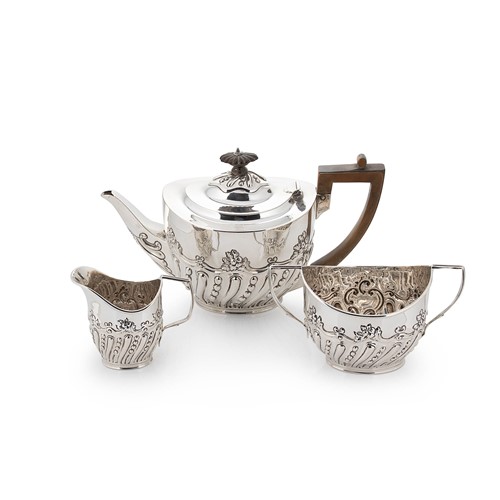 Lot 518 - A Victorian silver three-piece tea set