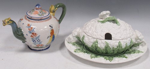Lot 63 - An Italian pottery tureen and cover modelled...