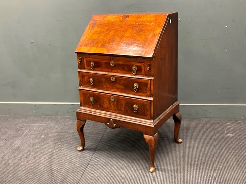 Lot 427 - An early 18th century style walnut shaped...