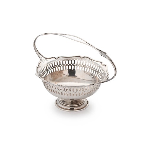 Lot 540 - A George V silver fruit basket