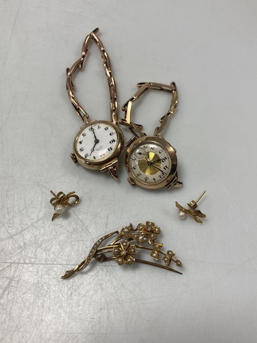 Lot 153 - A pearl brooch stamped '9CT', a pair of...
