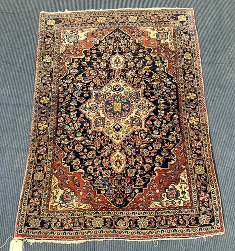 Lot 566 - A Sarouk rug, 156 x 108cm