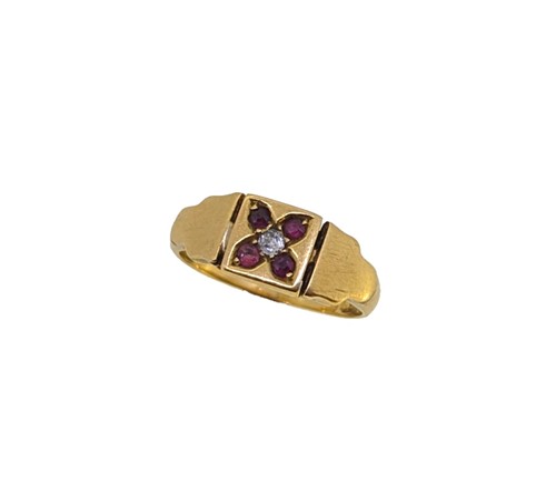 Lot 142 - A ruby and diamond ring