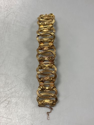 Lot 160 - A Victorian bracelet, unmarked, tested as 15ct...