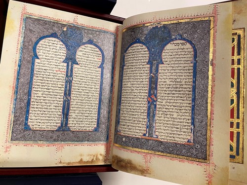 Lot 465 - KENNICOTT Bible