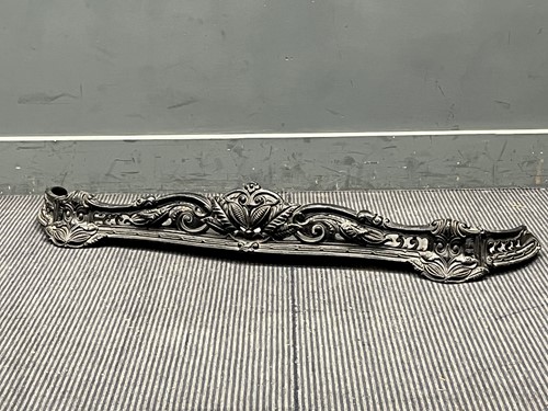 Lot 457 - A cast iron Victorian fender 113cm wide