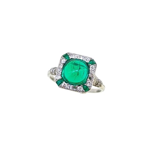 Lot 131 - An Art Deco style emerald and diamond ring