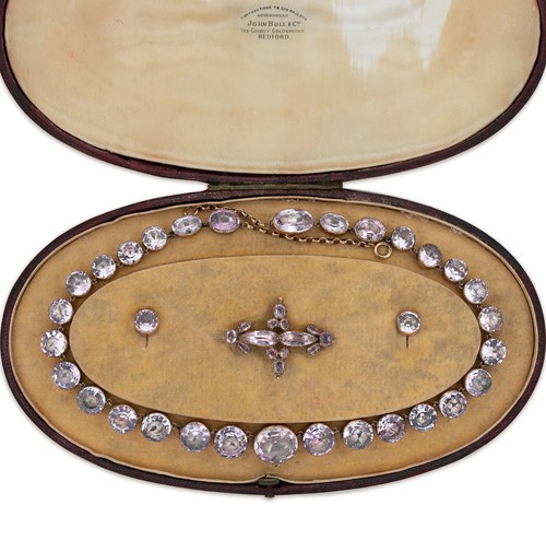 Lot 295 - A Georgian topaz cased parure
