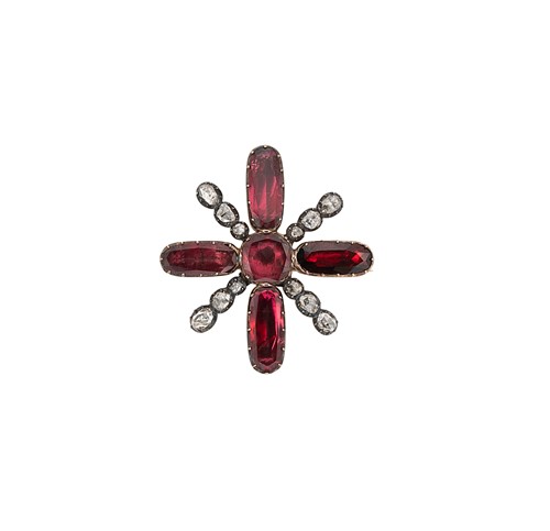 Lot 44 - A Georgian garnet and diamond brooch