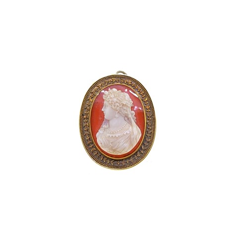 Lot 30 - A hardstone cameo pendant/brooch