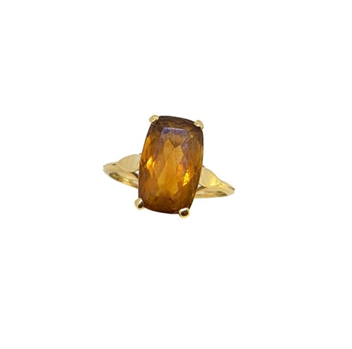 Lot 23 - A single stone citrine ring