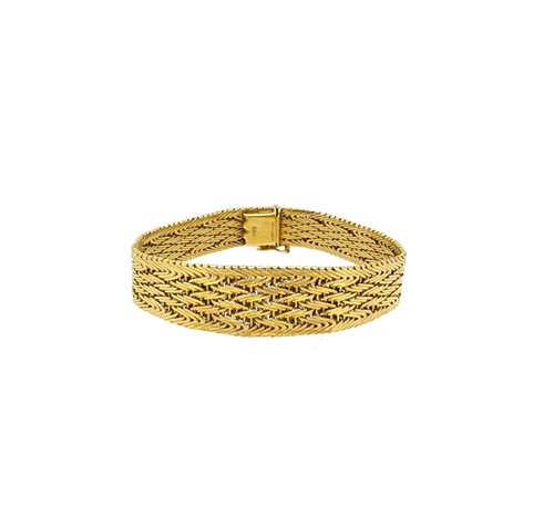 Lot 191 - An 18ct gold mesh style bracelet