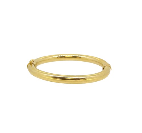 Lot 254 - A modern hinged bangle
