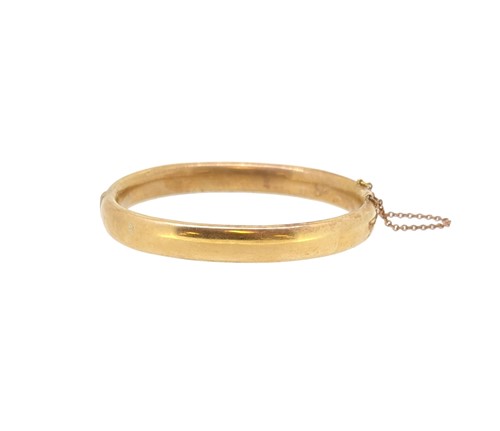 Lot 60 - A hinged bangle