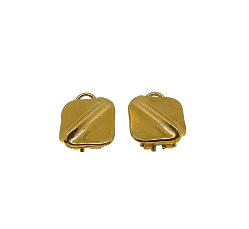 Lot 260 - A pair of modern square ear clips