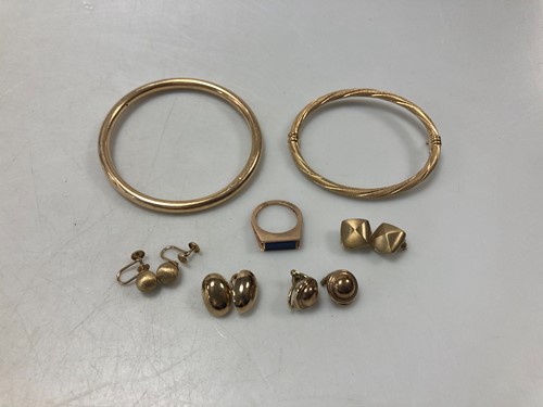 Lot 154 - A hallmarked 9ct gold bangle, together with a...