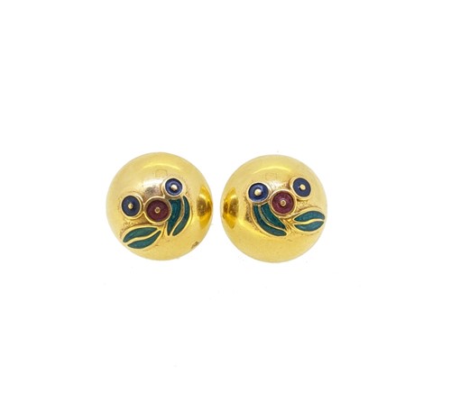 Lot 33 - A pair of circular domed ear clips