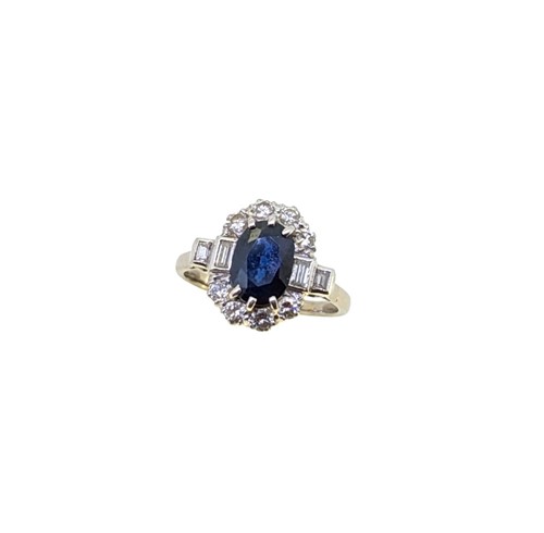 Lot 199 - An early 20th century sapphire and diamond cluster ring