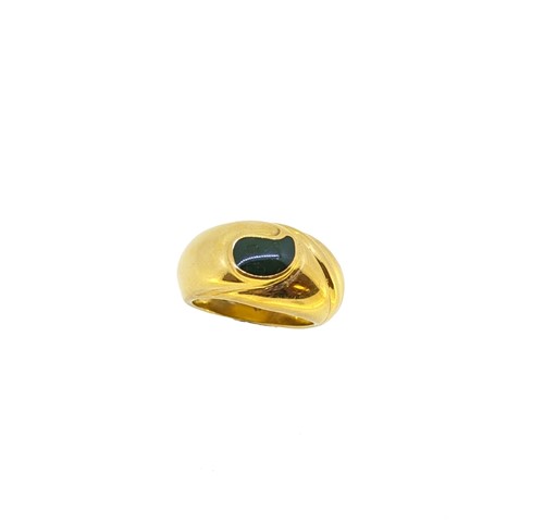 Lot 91 - A modern dress ring