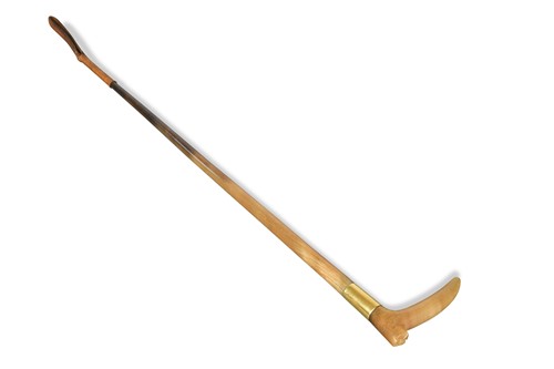 Lot 766 - A George V gold mounted rhino horn riding crop