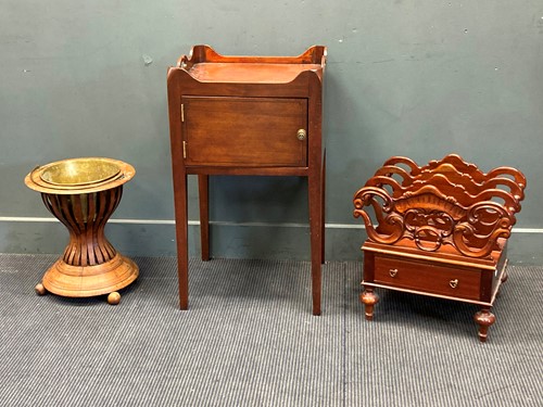 Lot 359 - A George III style mahogany tray top bedside...