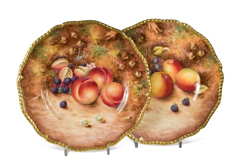 Lot 562 - A pair of Royal Worcester plates